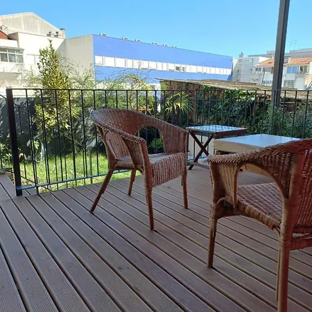 Red House Garden Apartment Almada