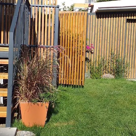Red House Garden Apartment *