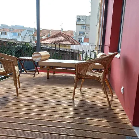 Red House Garden Apartment Almada