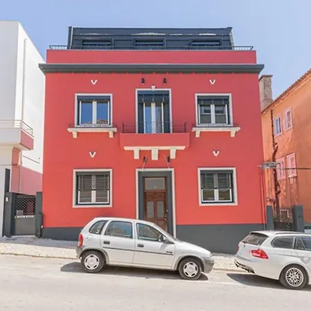 Red House Garden Almada